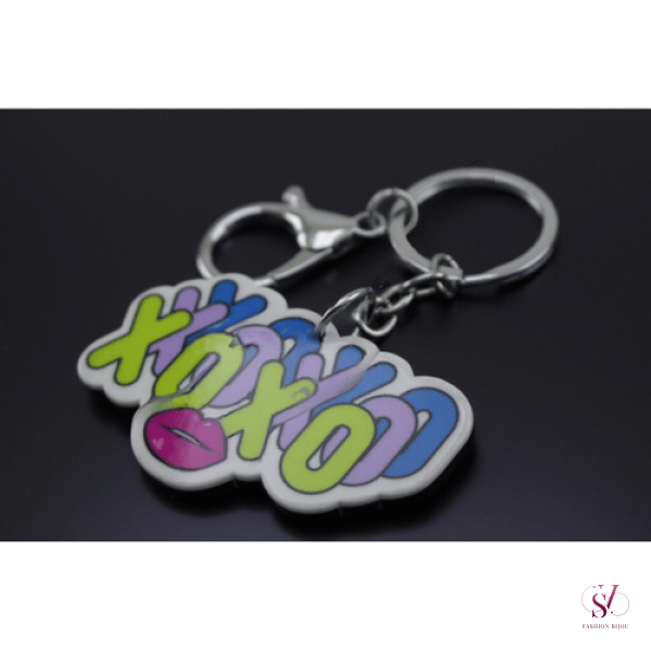 Брелок пластиковий з написом "XOXO" -  SVT 2279